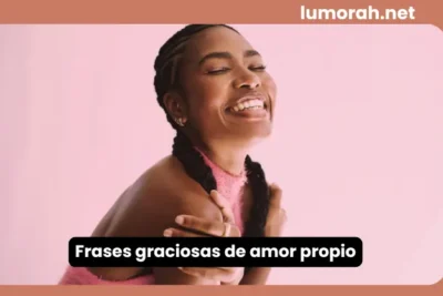 frases graciosas de amor propio con mujer sonriendo y mostrando felicidad genuina